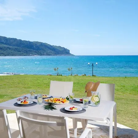 度假居 Armikes Beachfront