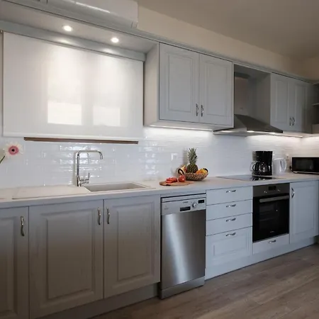 بيت للعطل Armikes Beachfront *