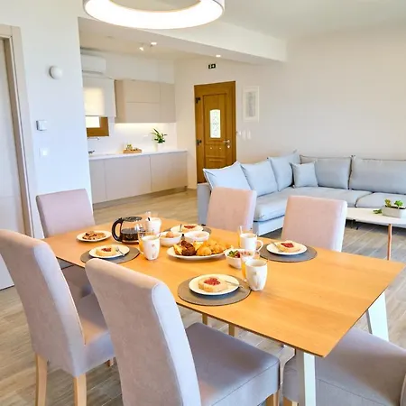 Nyaraló Armikes Beachfront *