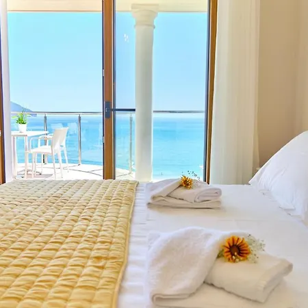 Armikes Beachfront 別荘 Afión